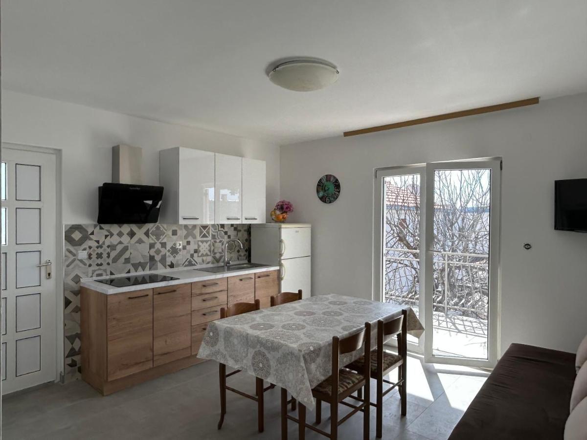 Apartments Ljubomir ロゴズニッツァ エクステリア 写真